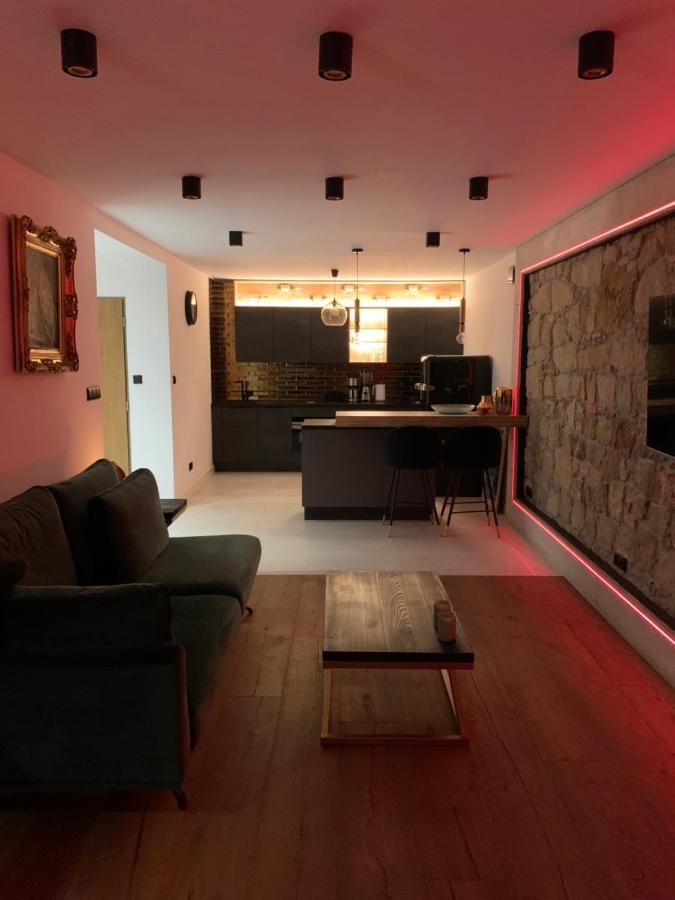 Gold Apartment *