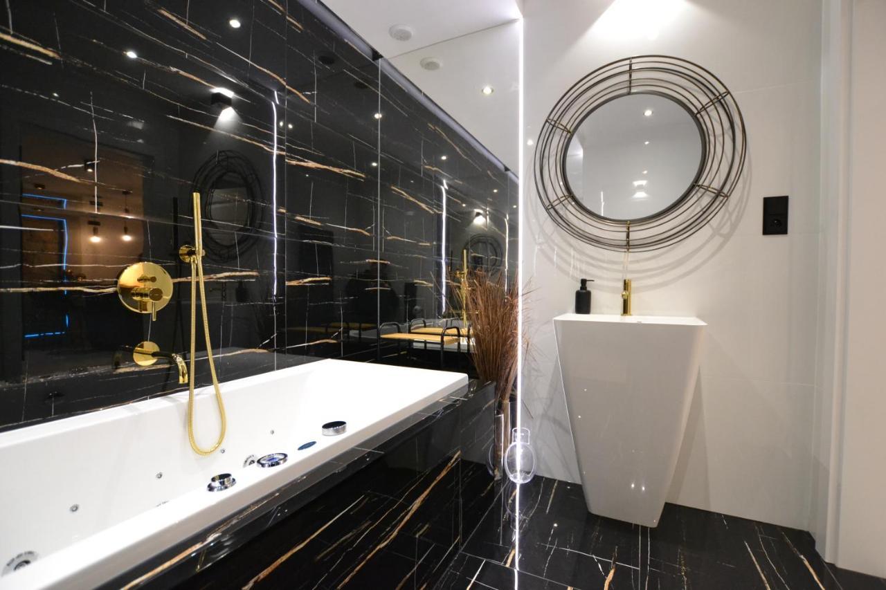 Gold Apartment